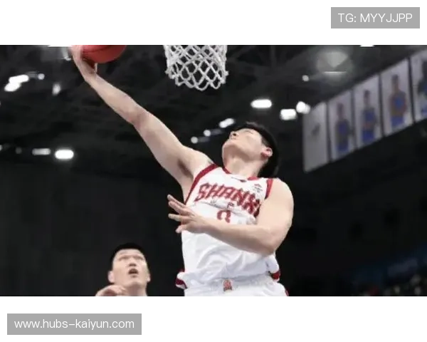 CBA北京后场长传直达前锋，迅速完成单刀进球，展现战术智慧与执行力