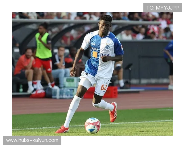 拜仁穆西亚拉禁区外变速之后贴地快射：天赋与技术的完美融合